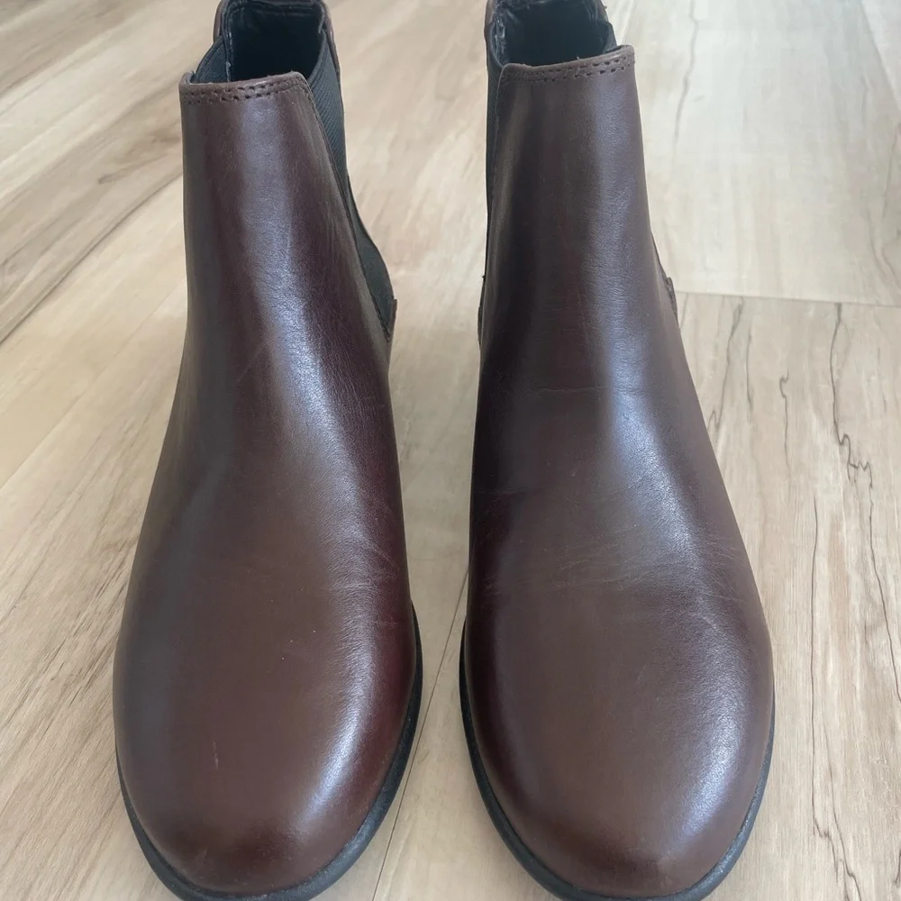 NWOT Aerosoles Brown Leather Boots 1” Heel Chelsea Women's Step Dance